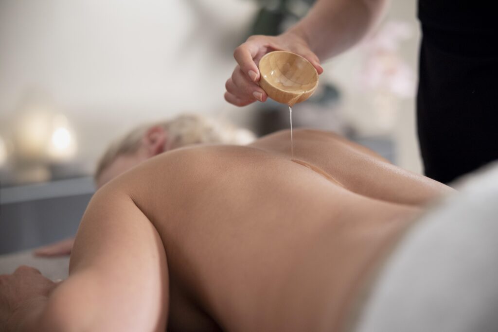 Read more about the article Klassische Massage (Aroma Öl)